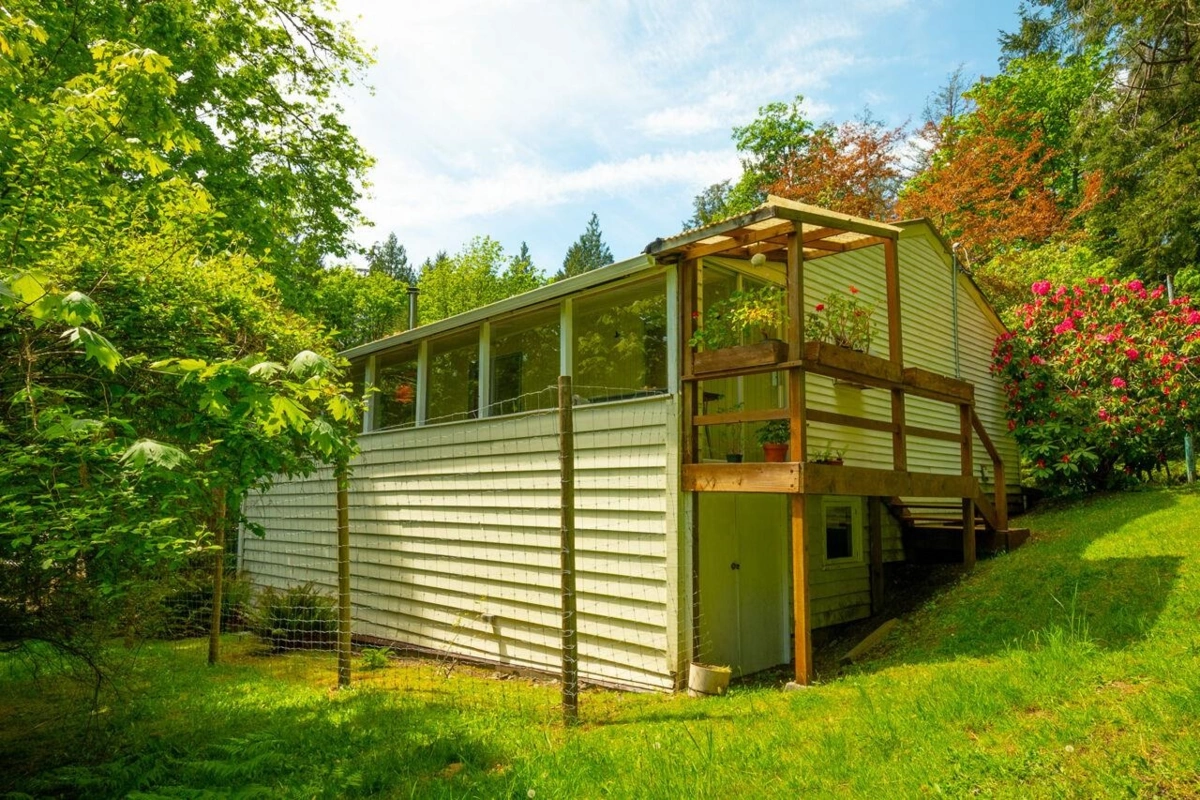 Laundry Room Photo of 508 Collins Road, Bowen Island, BC