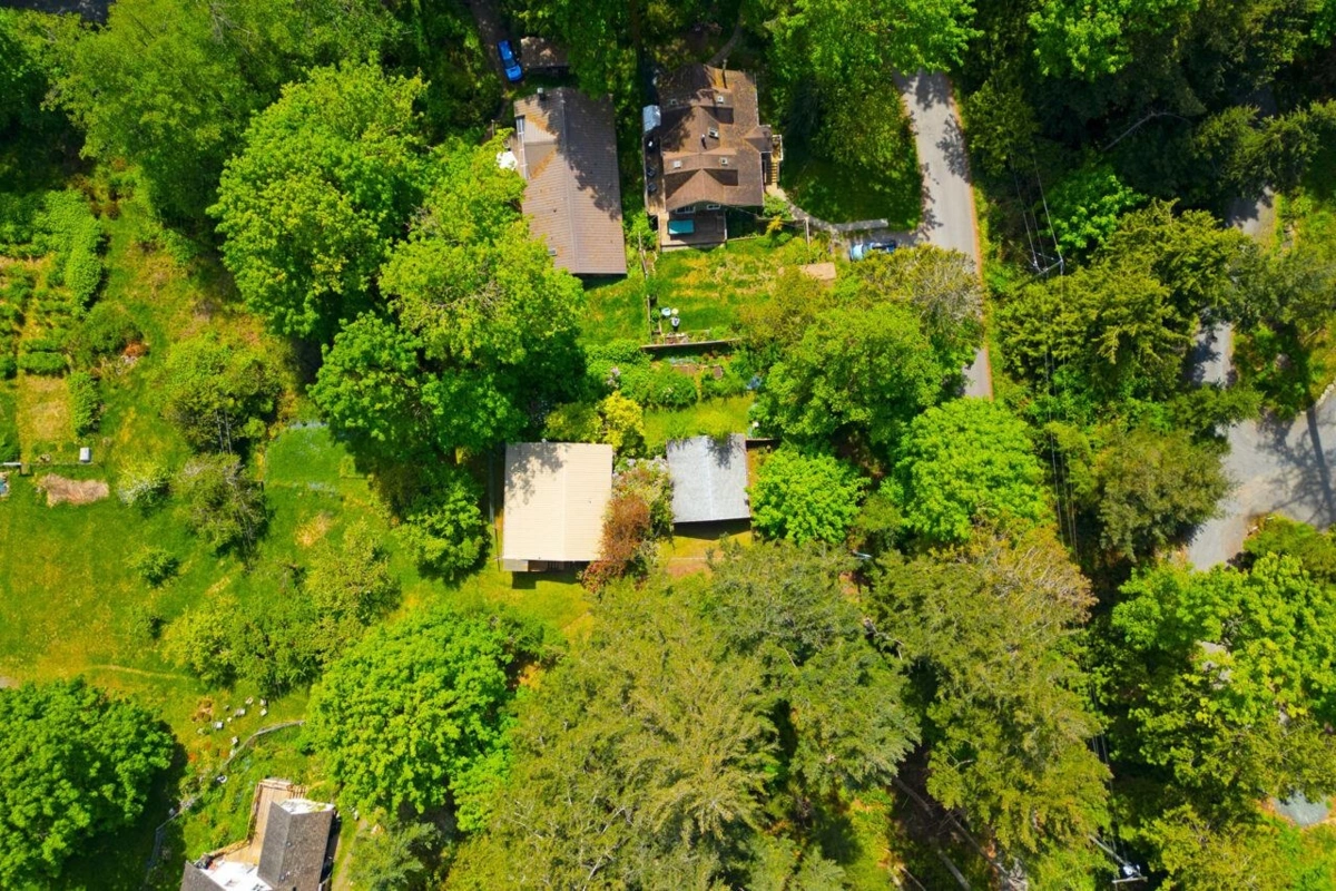 Outdoor Deck Photo of 508 Collins Road, Bowen Island, BC
