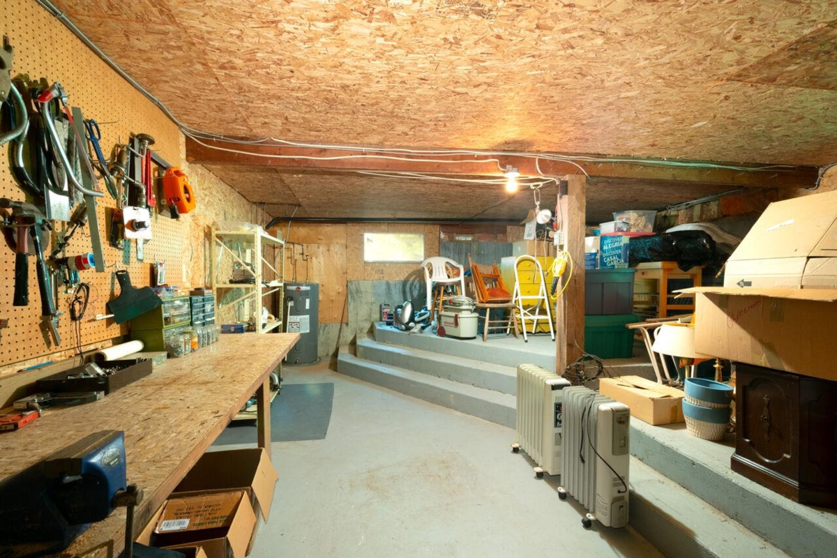 Powder Room Photo of 508 Collins Road, Bowen Island, BC