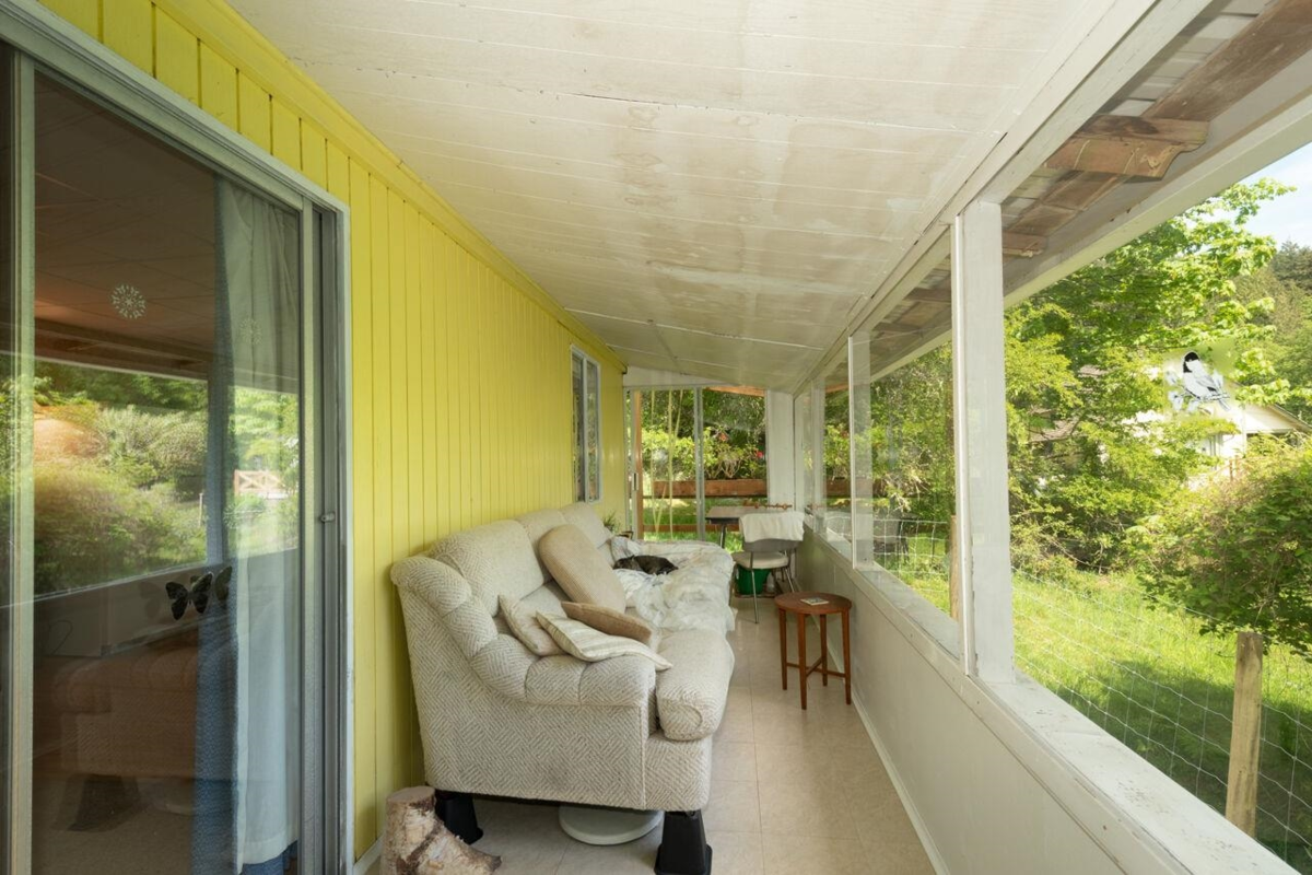 Primary Bathroom Photo of 508 Collins Road, Bowen Island, BC