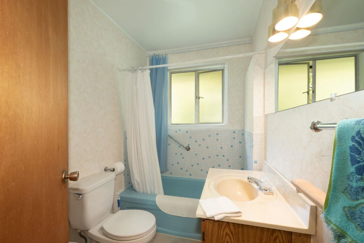 Primary Bedroom Photo of 508 Collins Road, Bowen Island, BC