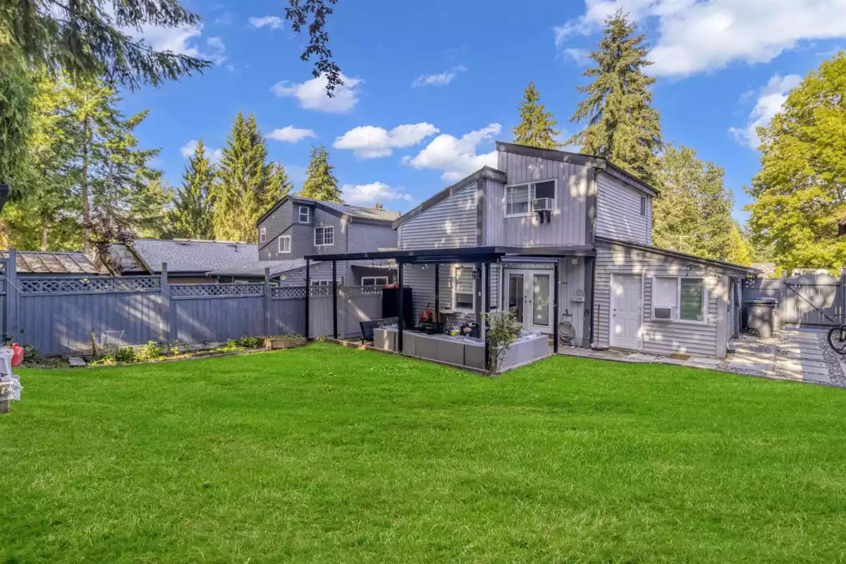 Laundry Room Photo of 8025 139a Street, Surrey, BC