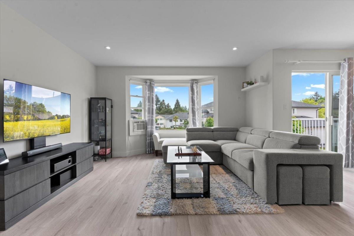 Living Room Photo of 53 34332 Maclure Road, Abbotsford, BC