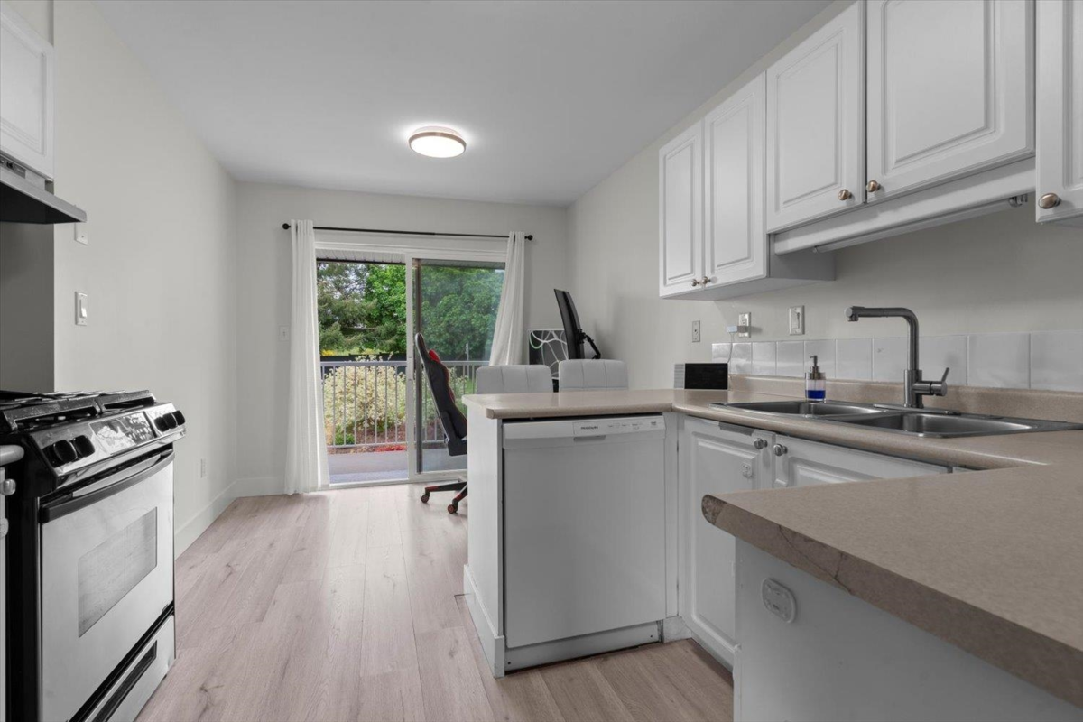 Primary Bathroom Photo of 53 34332 Maclure Road, Abbotsford, BC