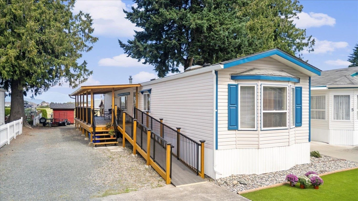 Dining Area Photo of 4 6338 Vedder Road, Chilliwack, BC