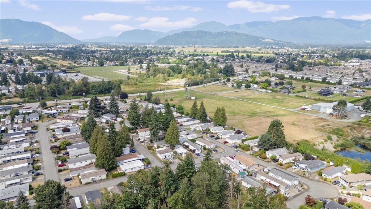 Garage Interior Photo of 4 6338 Vedder Road, Chilliwack, BC