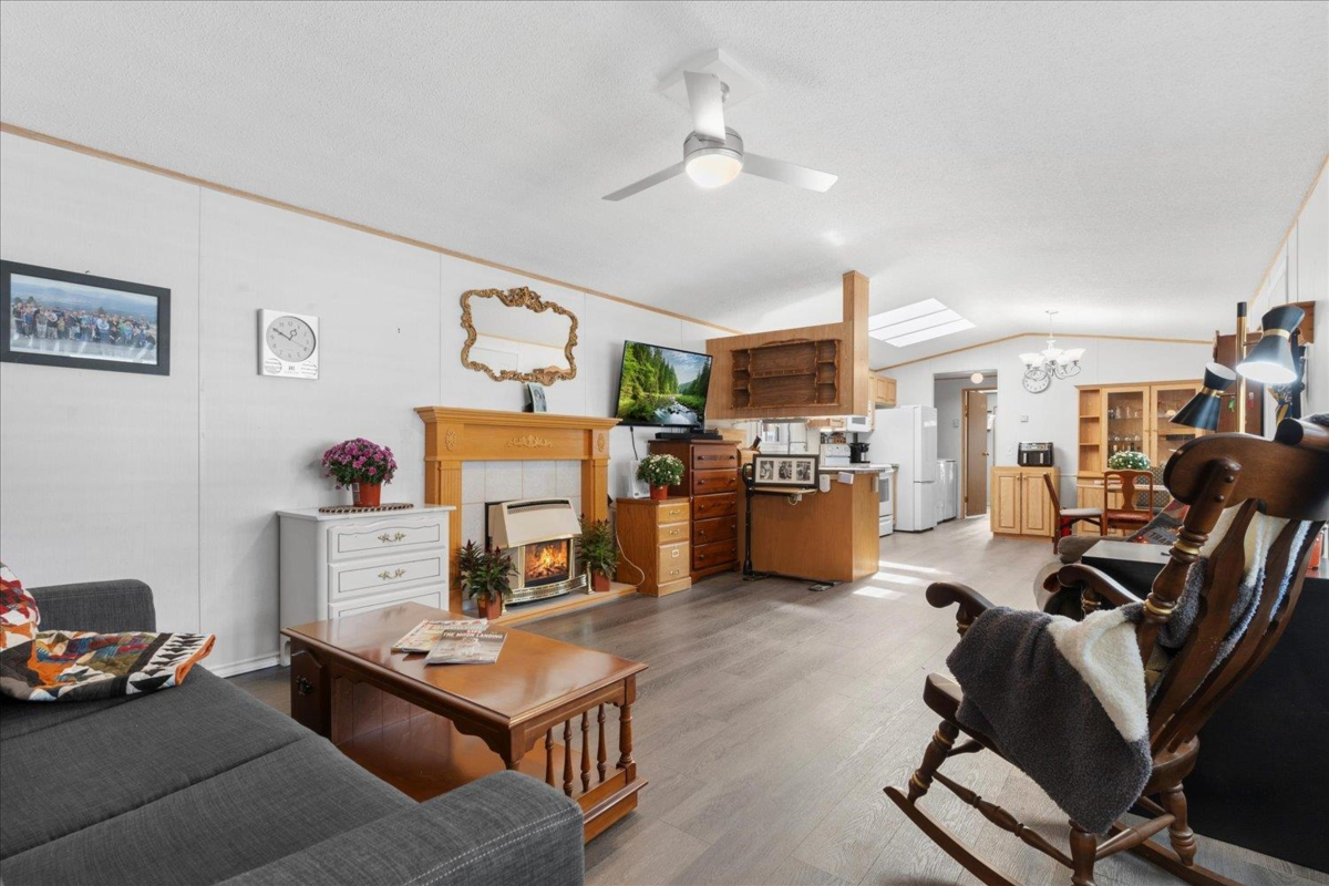 Primary Bathroom Photo of 4 6338 Vedder Road, Chilliwack, BC