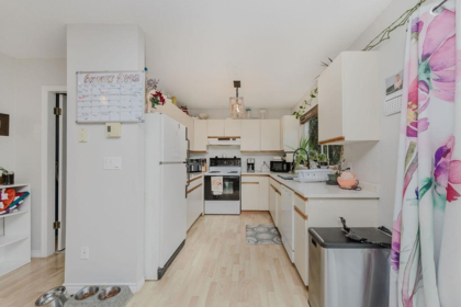 22 5761 Wharf Avenue, Sechelt, BC, Sechelt — Townhouse for sale
