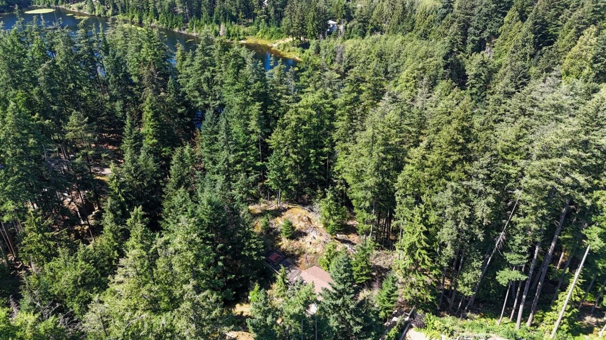 Dining Area Photo of 360 Salal Road, Bowen Island, BC