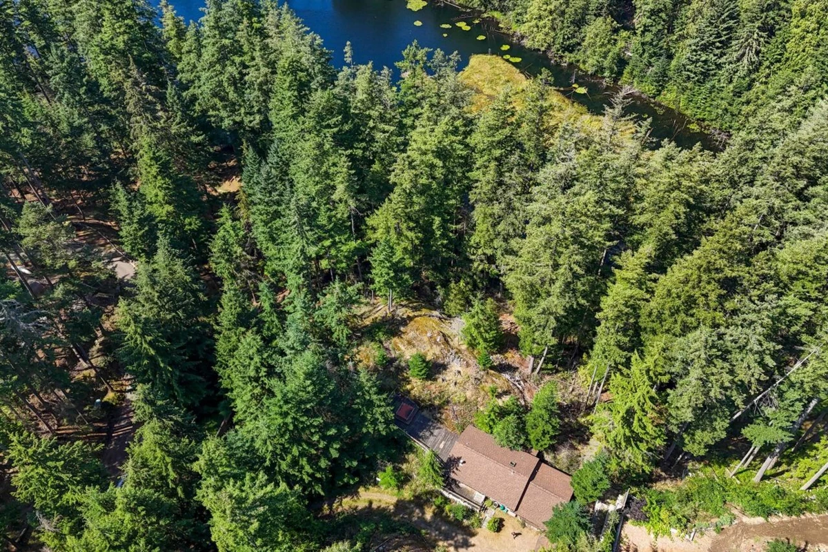 Kitchen Island Photo of 360 Salal Road, Bowen Island, BC