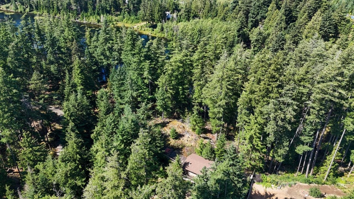 Kitchen Photo of 360 Salal Road, Bowen Island, BC
