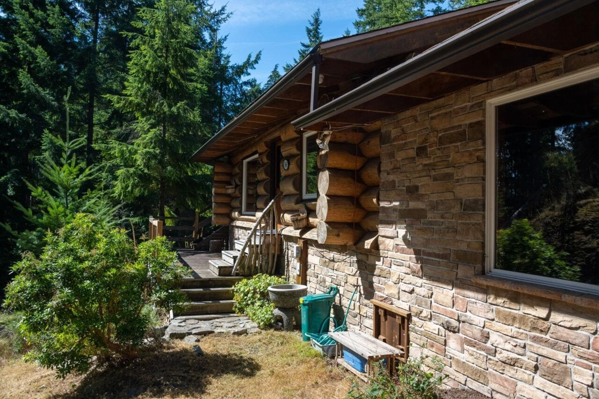 Living Room Photo of 360 Salal Road, Bowen Island, BC