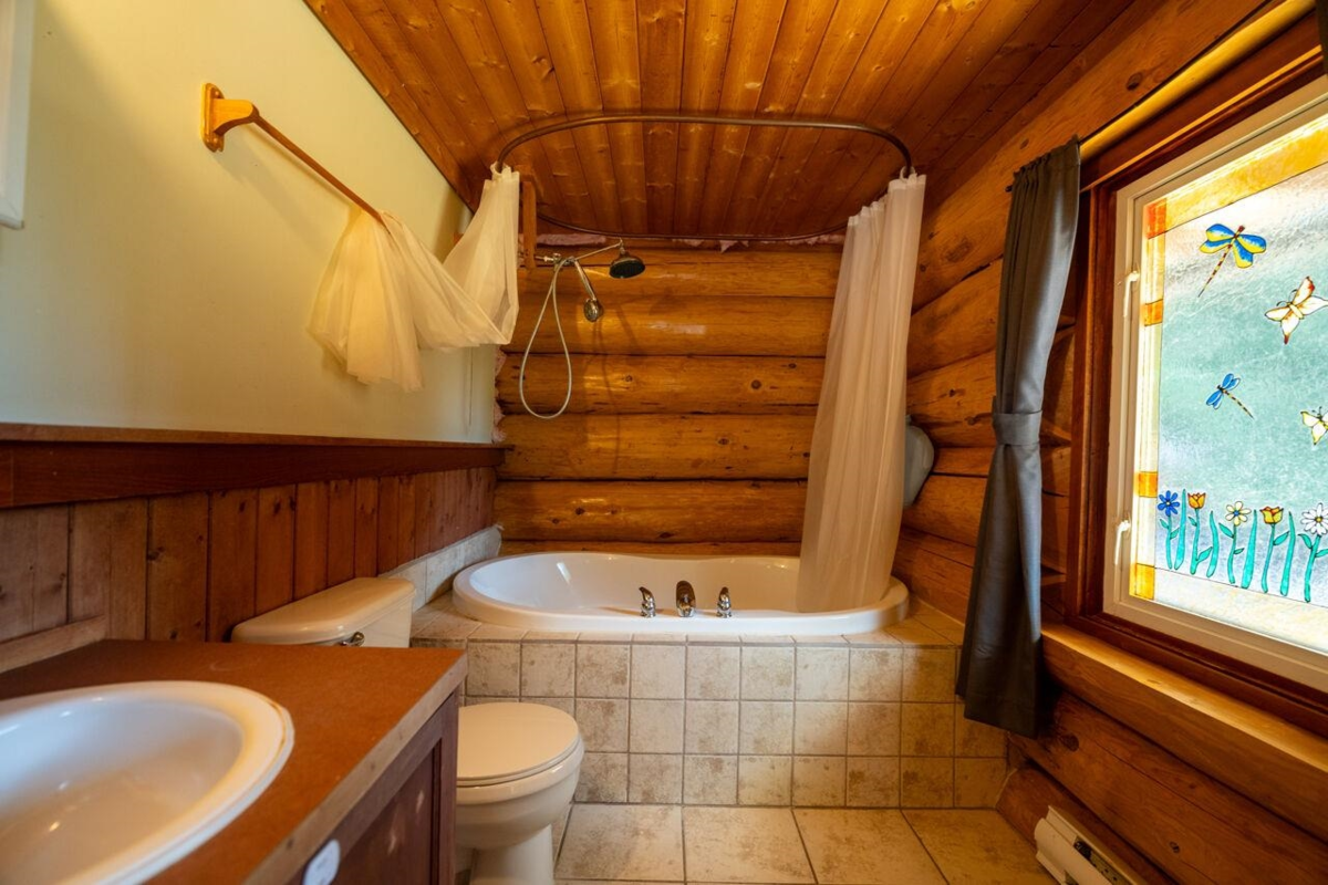 Office / Den Photo of 360 Salal Road, Bowen Island, BC