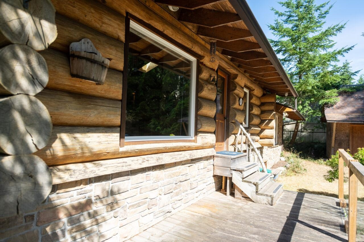 Primary Bathroom Photo of 360 Salal Road, Bowen Island, BC