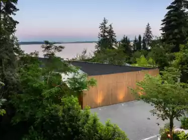 Garden / Landscaping Photo of 3478 Marine Drive, West Vancouver, BC