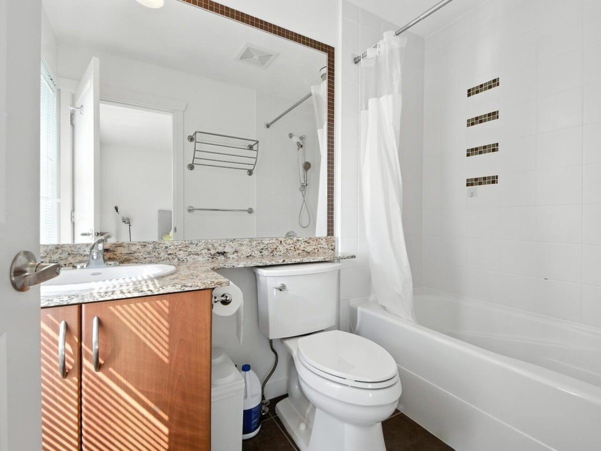 Laundry Room Photo of 18 6099 Alder Street, Richmond, BC