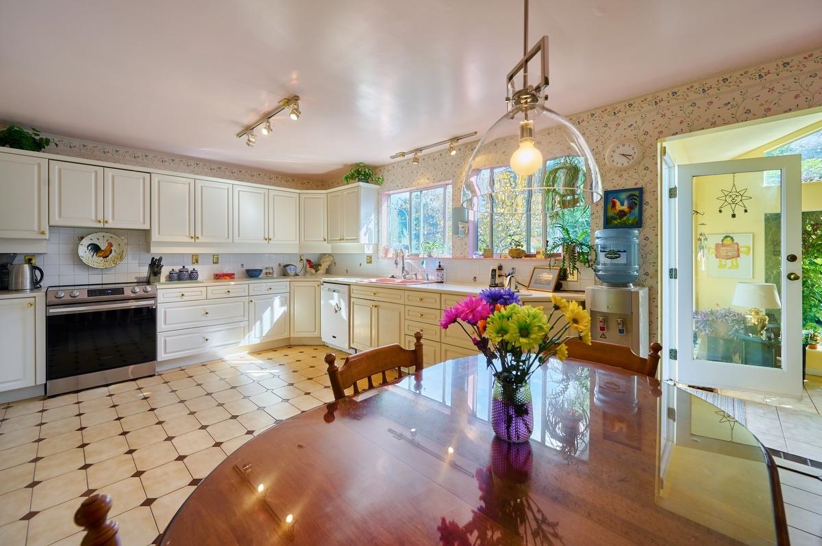 Kitchen Island Photo of 4228 Craigflower Drive, Richmond, BC