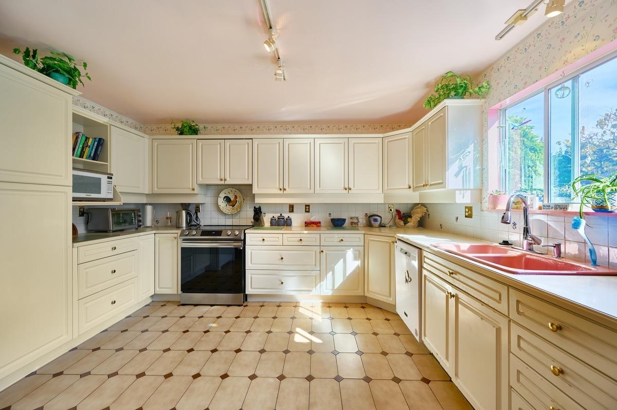 Pantry Photo of 4228 Craigflower Drive, Richmond, BC