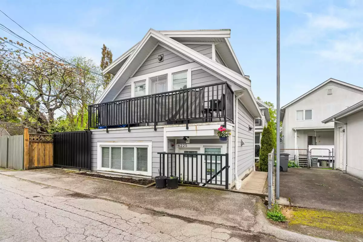 Swimming Pool Photo of 6229 St. Catherines Street, Vancouver, BC