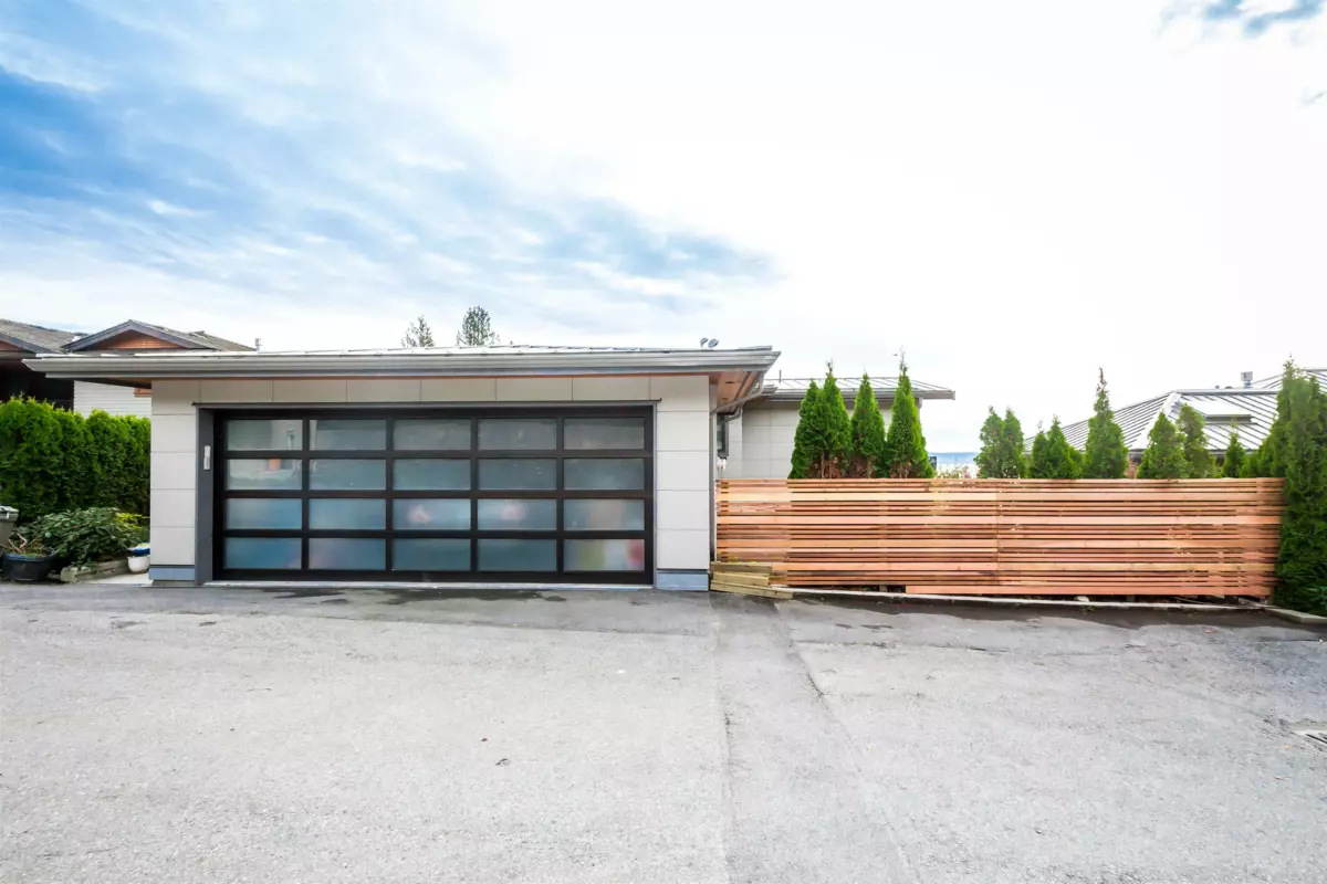 Dining Area Photo of 2301 Ottawa Avenue, West Vancouver, BC