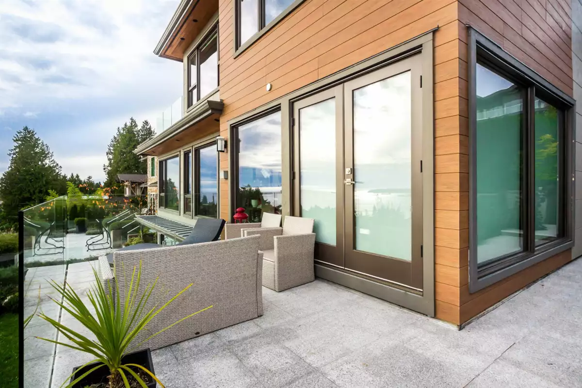 Living Room Photo of 2301 Ottawa Avenue, West Vancouver, BC