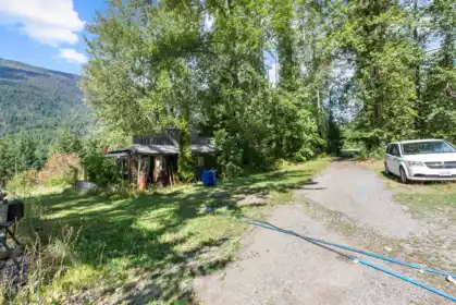 Mudroom Photo of 49300 Trans Canada Highway, Boston Bar / Lytton, BC