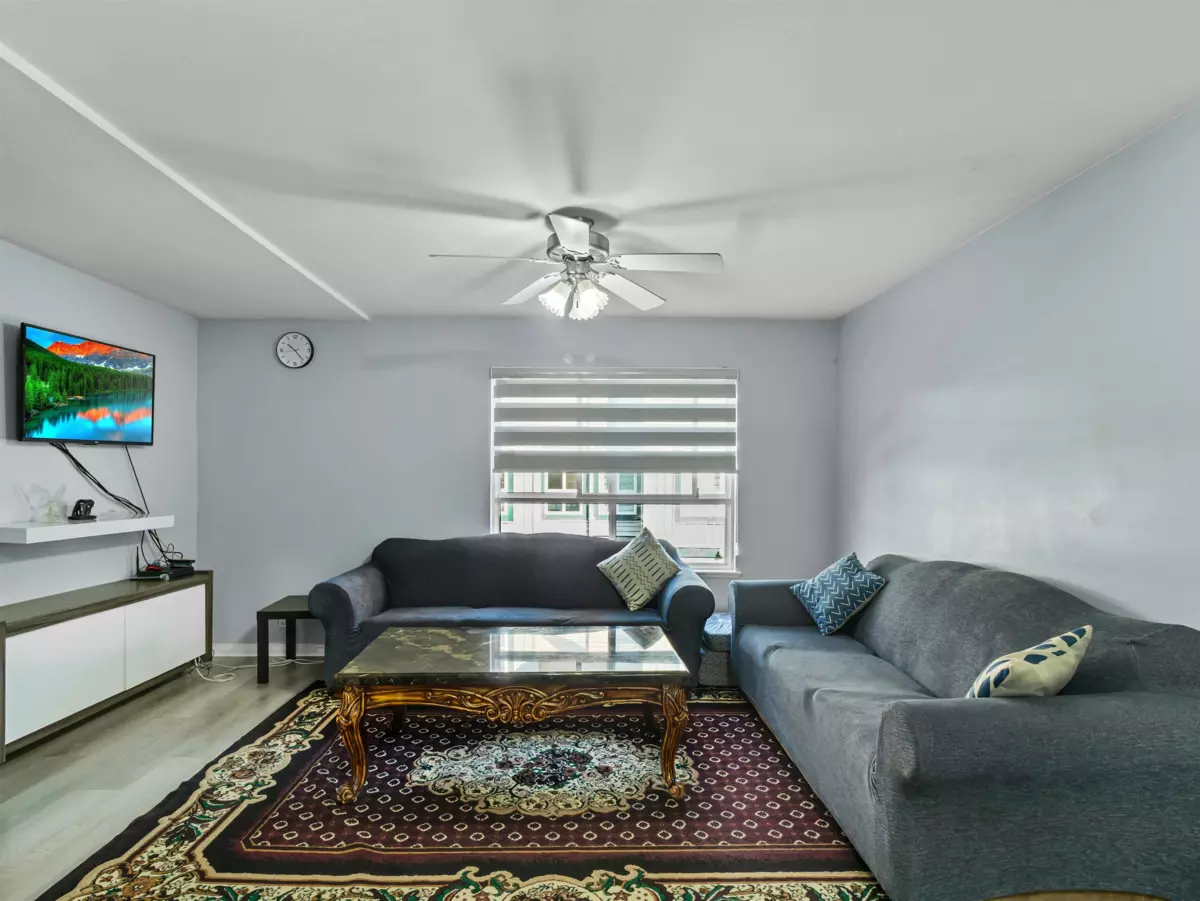 Guest Bathroom Photo of 9 12730 66 Avenue, Surrey, BC