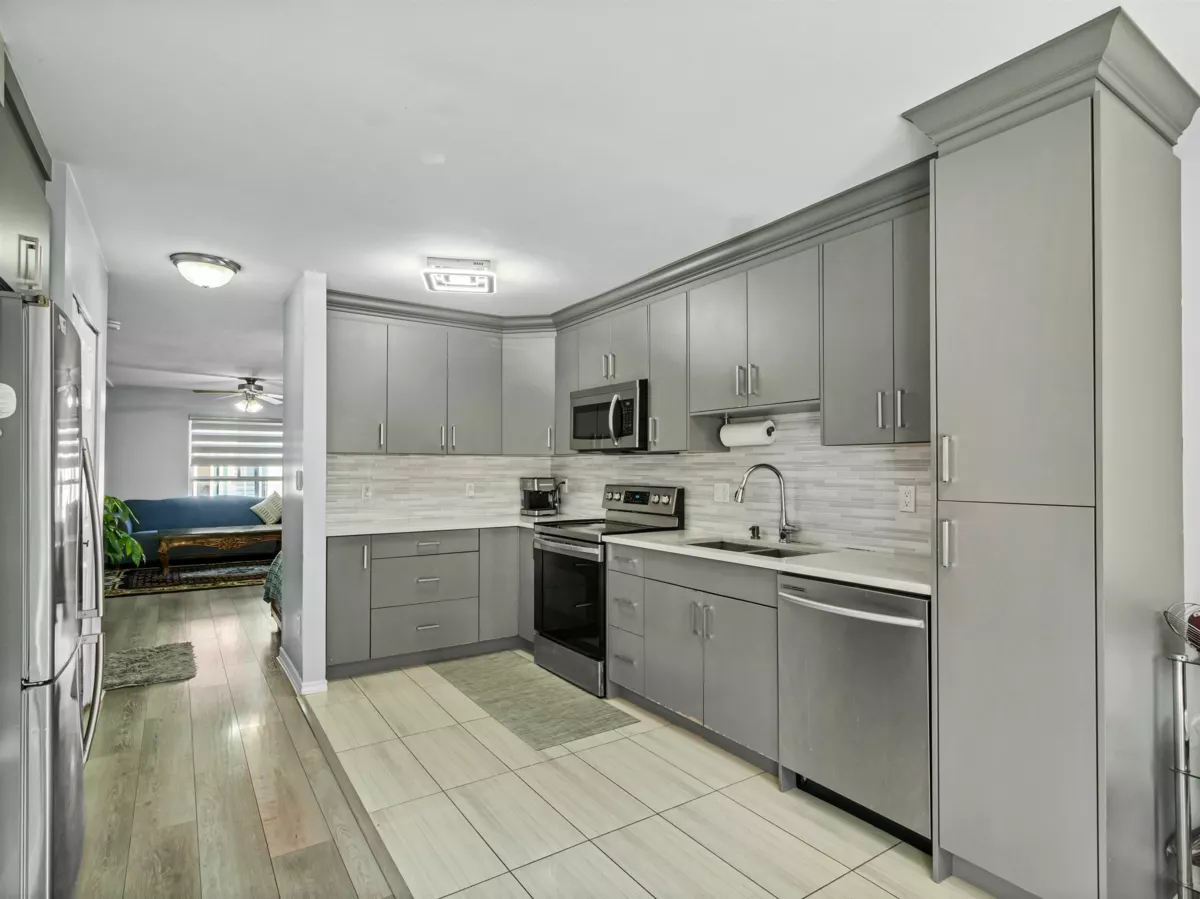 Kitchen Photo of 9 12730 66 Avenue, Surrey, BC