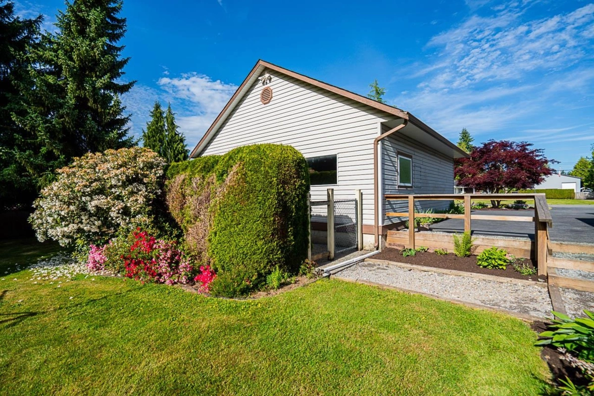 Front Yard Photo of 4311 247 Street, Langley, BC