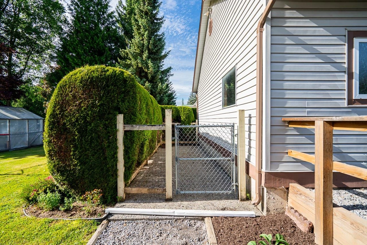 Garden / Landscaping Photo of 4311 247 Street, Langley, BC