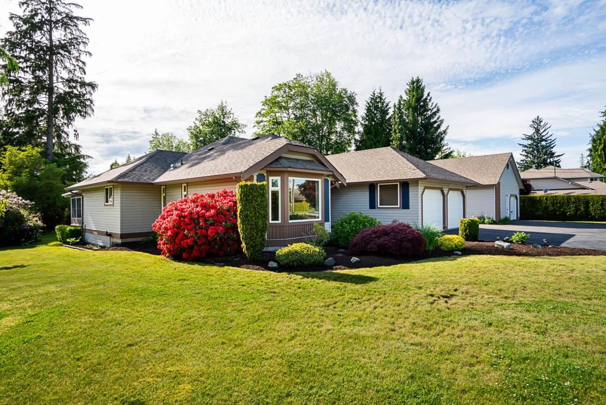 Living Room Photo of 4311 247 Street, Langley, BC