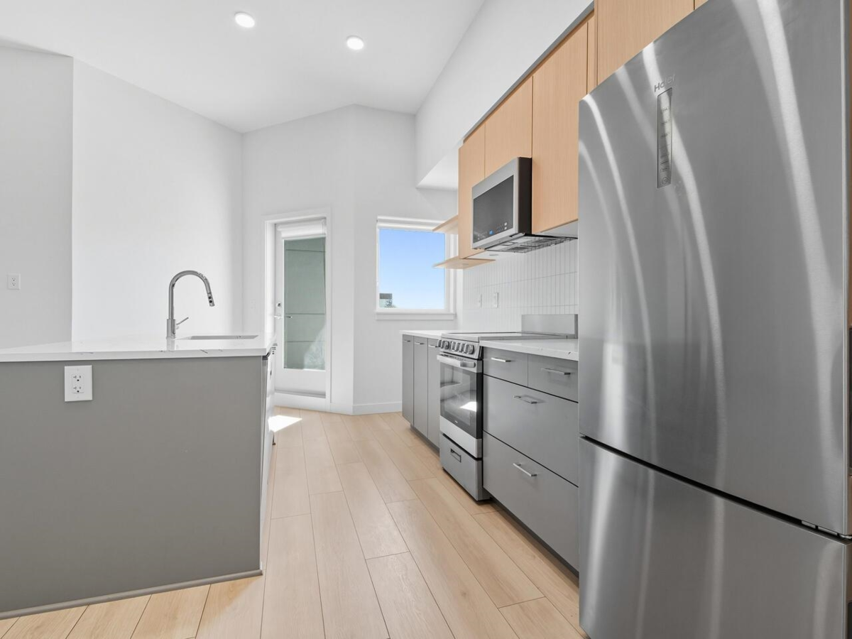 Family Room Photo of 617 10777 138 Street, Surrey, BC