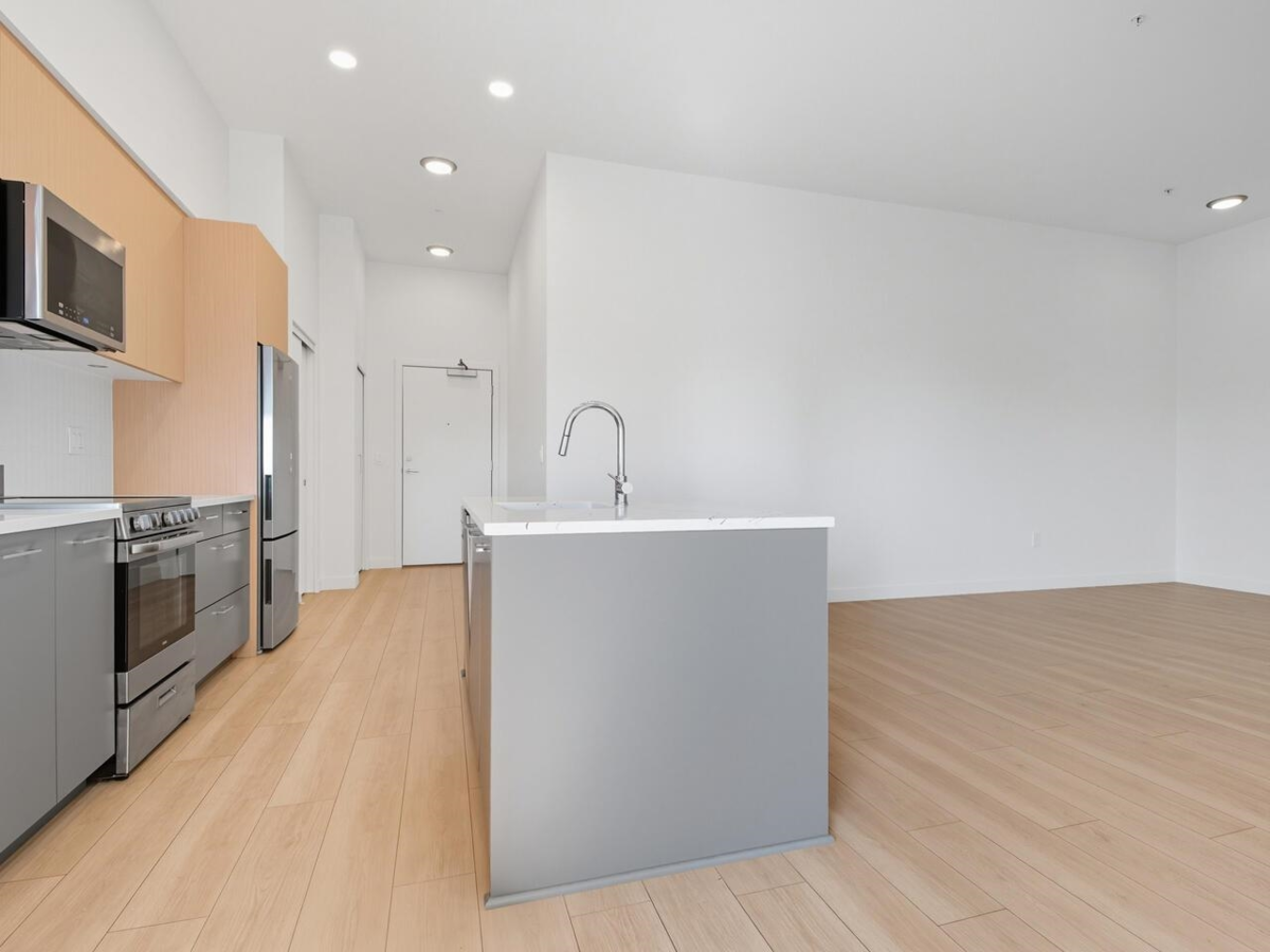 Kitchen Photo of 617 10777 138 Street, Surrey, BC