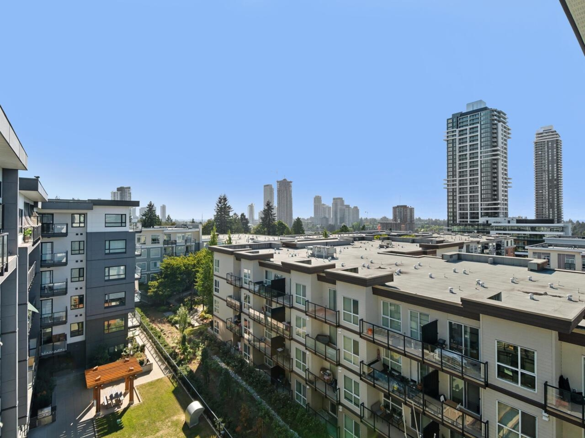 Powder Room Photo of 617 10777 138 Street, Surrey, BC