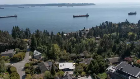 4045 Bayridge Avenue, West Vancouver, BC, West Vancouver — Single Family Residence for sale