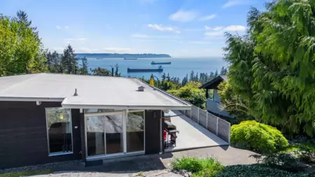 4045 Bayridge Avenue, West Vancouver, BC, West Vancouver — Single Family Residence for sale