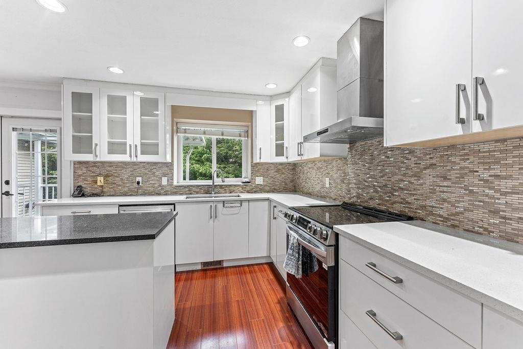 Dining Area Photo of 15473 27a Avenue, Surrey, BC