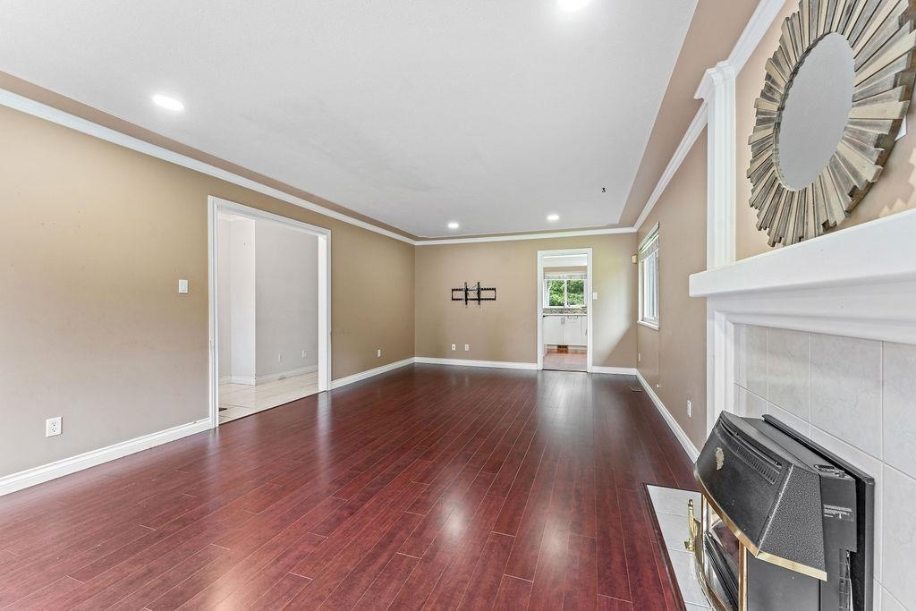 Family Room Photo of 15473 27a Avenue, Surrey, BC