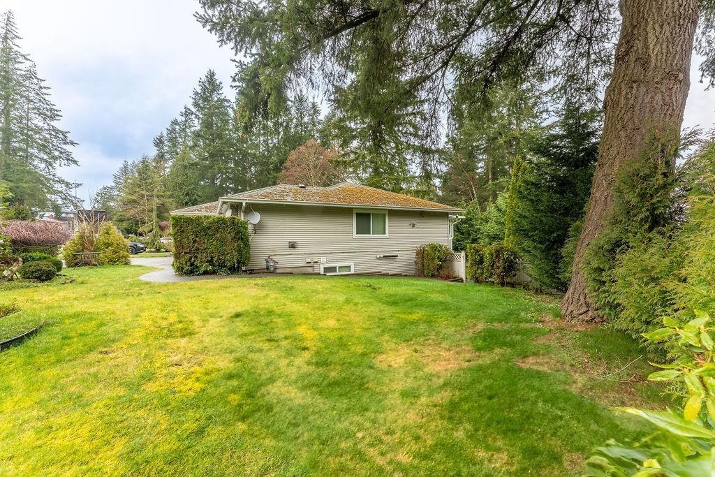 Garage Interior Photo of 15473 27a Avenue, Surrey, BC