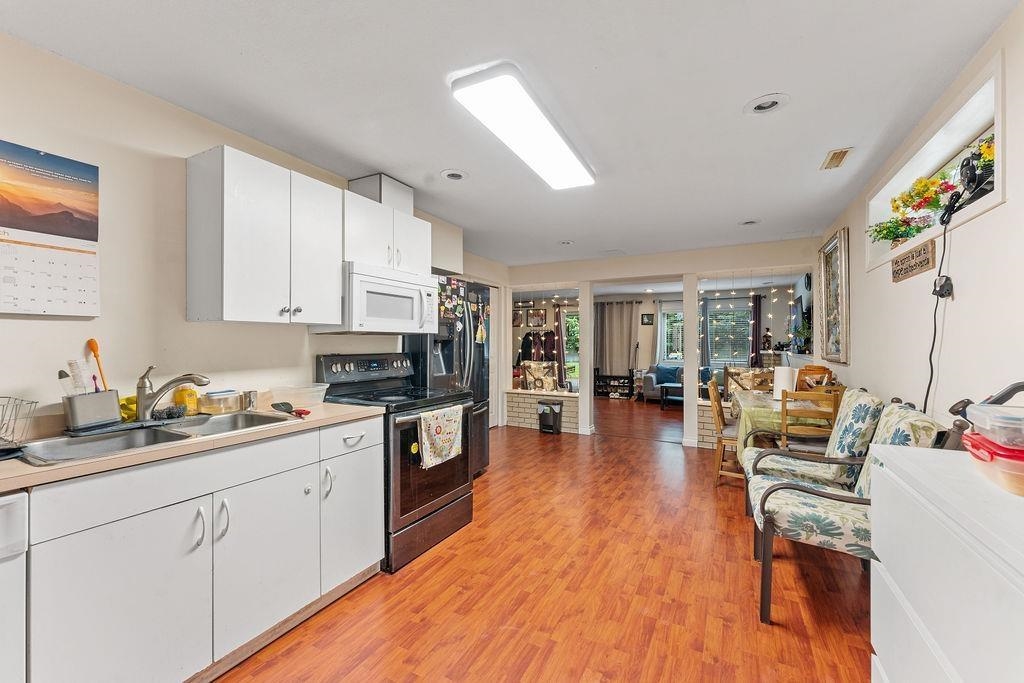 Laundry Room Photo of 15473 27a Avenue, Surrey, BC