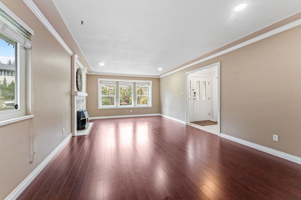 Living Room Photo of 15473 27a Avenue, Surrey, BC