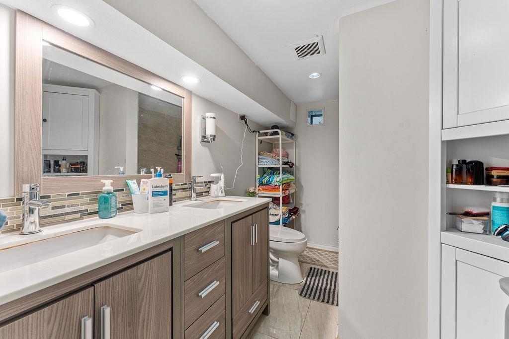 Mudroom Photo of 15473 27a Avenue, Surrey, BC