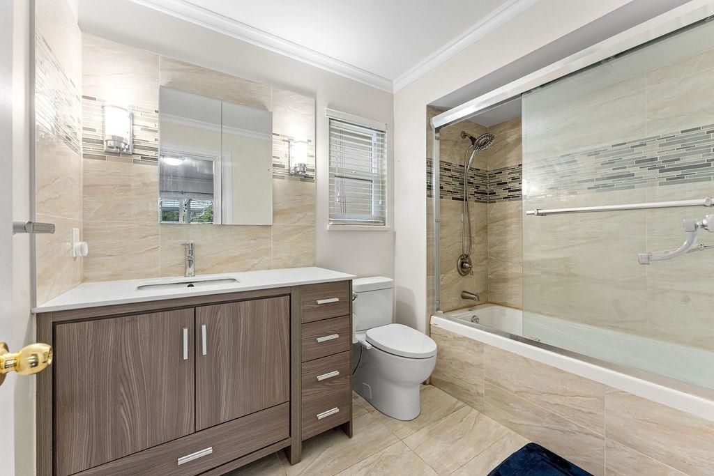 Powder Room Photo of 15473 27a Avenue, Surrey, BC