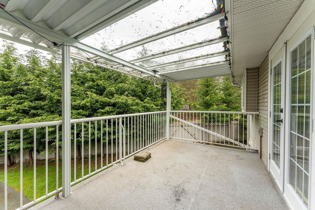 Staircase Photo of 15473 27a Avenue, Surrey, BC