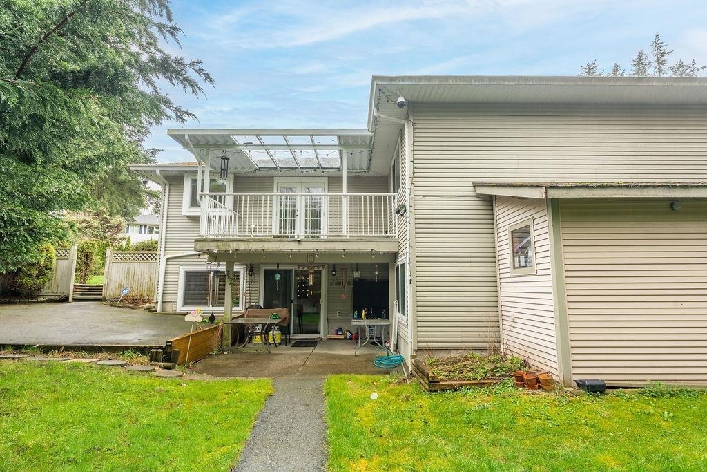 Swimming Pool Photo of 15473 27a Avenue, Surrey, BC