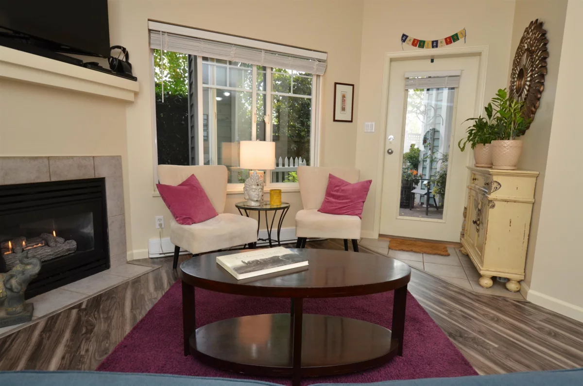 Breakfast Nook Photo of 7 123 Seventh Street, New Westminster, BC