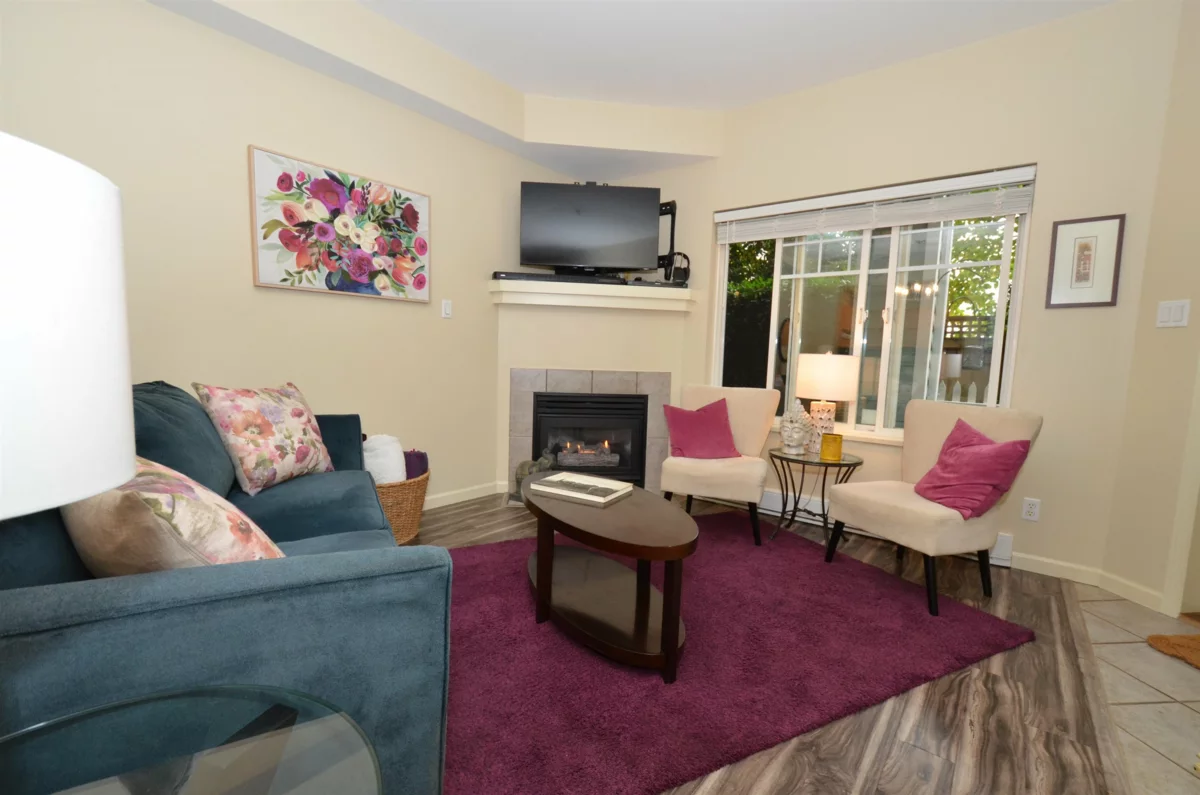 Dining Area Photo of 7 123 Seventh Street, New Westminster, BC