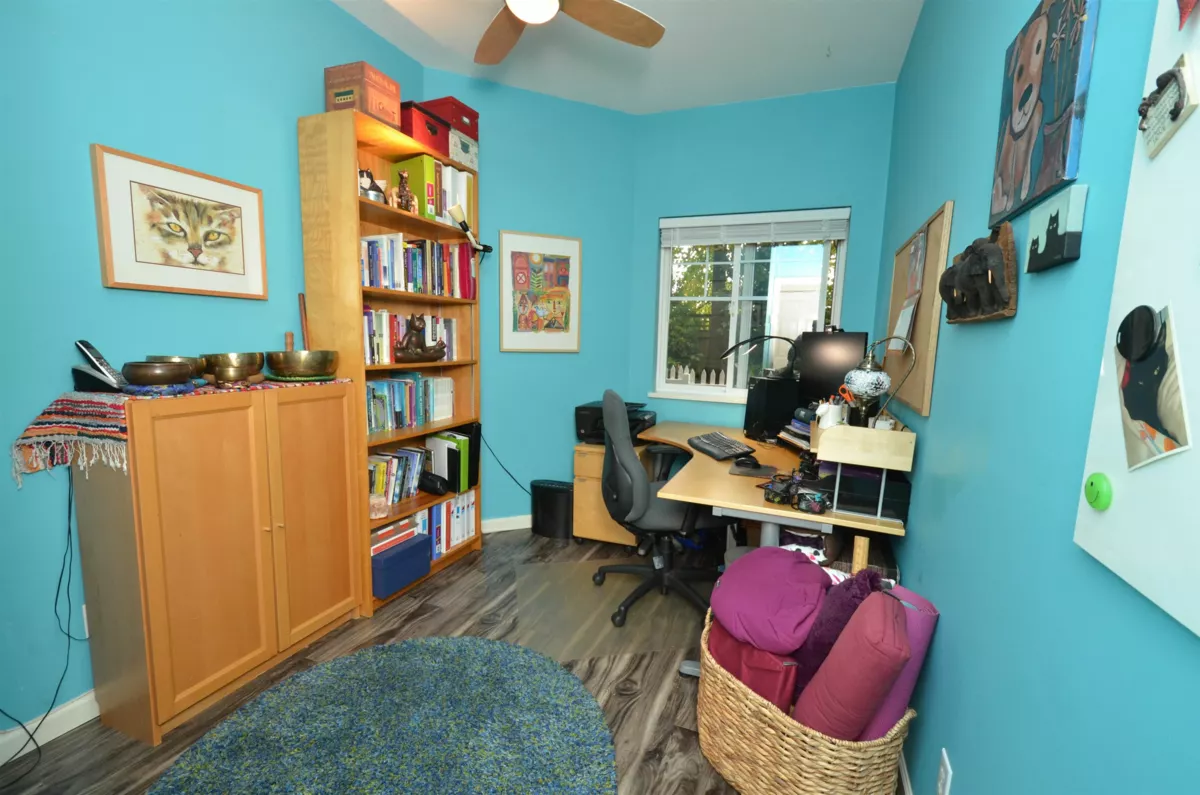 Entry Foyer Photo of 7 123 Seventh Street, New Westminster, BC