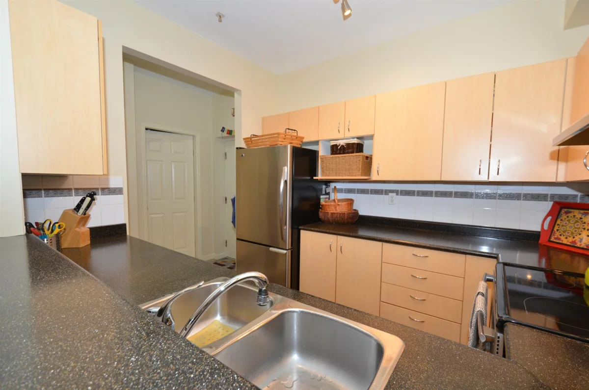 Guest Bathroom Photo of 7 123 Seventh Street, New Westminster, BC