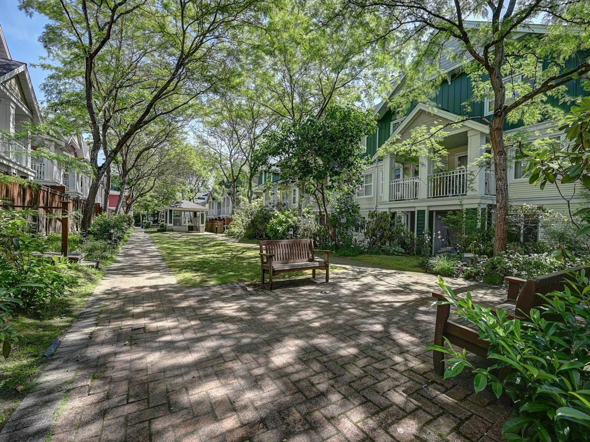 Hallway Photo of 7 123 Seventh Street, New Westminster, BC